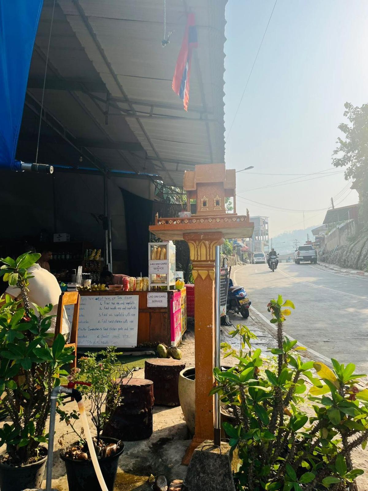 1 Min To Slow Boat Guesthouse Konekeo Exterior photo
