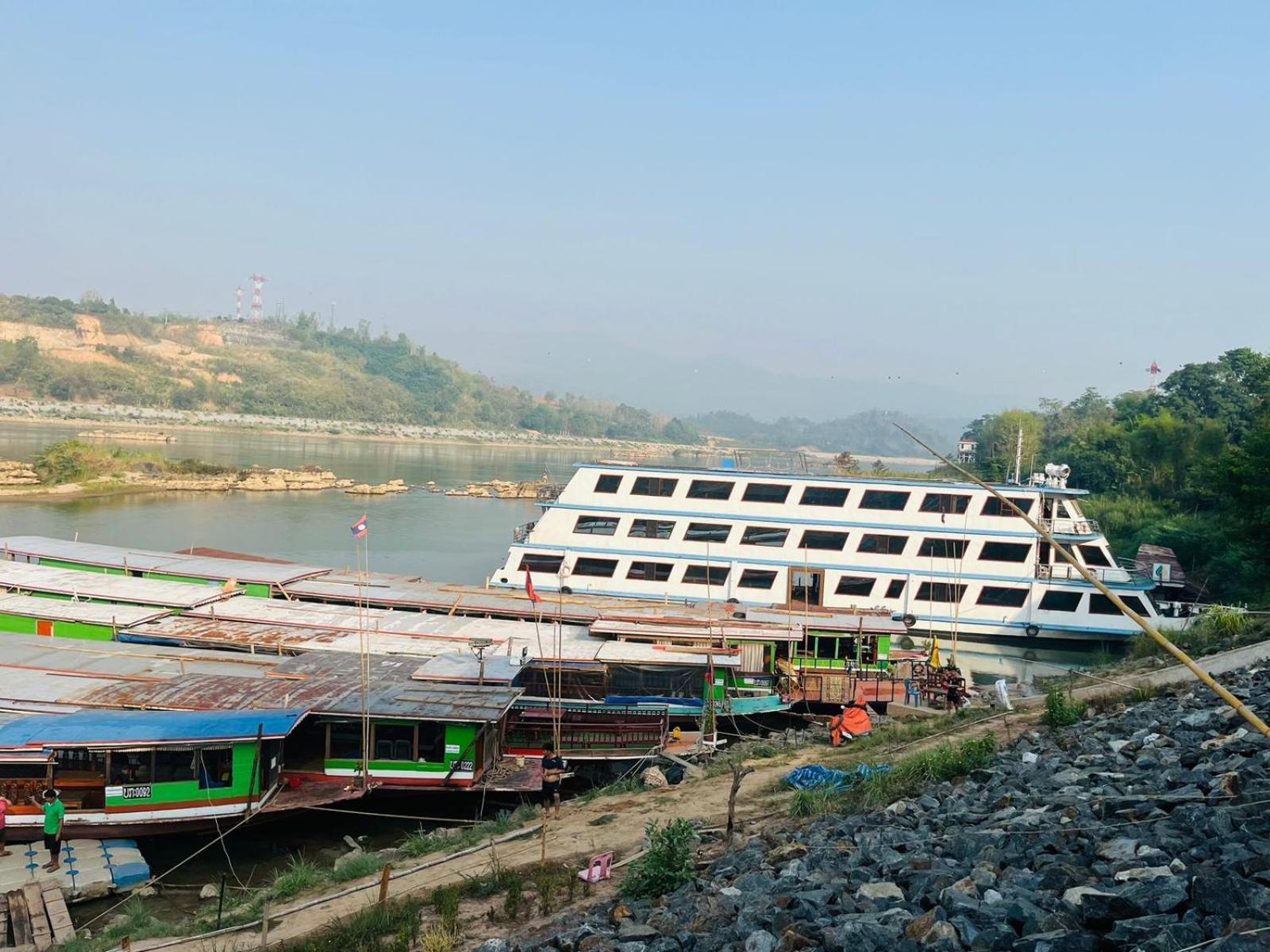 1 Min To Slow Boat Guesthouse Konekeo Exterior photo